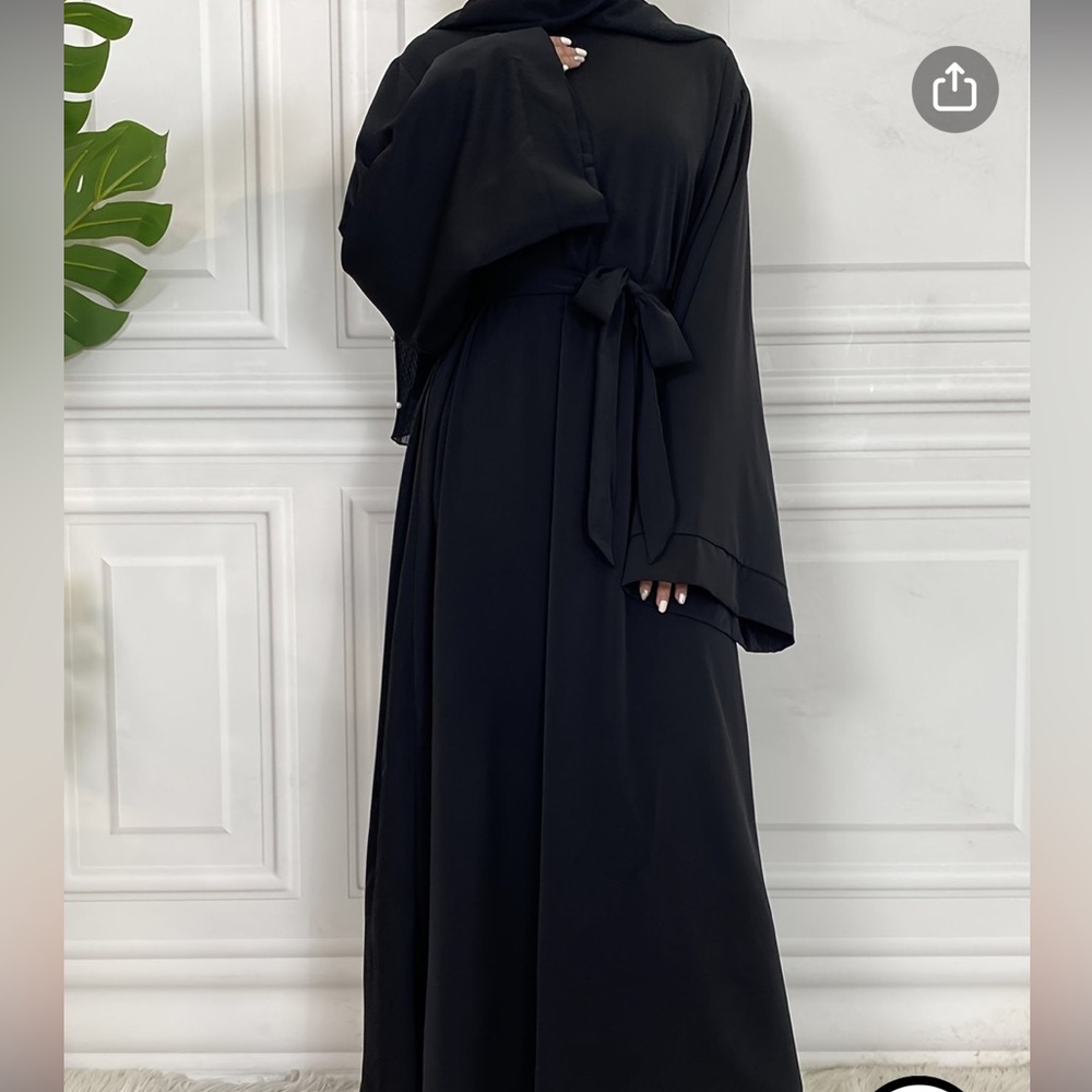 Black Flowy Abaya